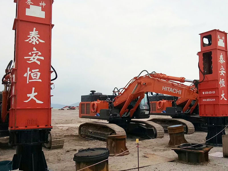 84千焦高速液壓夯實(shí)機(jī)搭配HITACHI挖掘機(jī)在香港國際機(jī)場(chǎng)施工